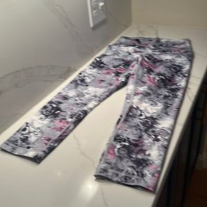 Lululemon Wunder Under High Rise Crop Leggings. Size 6. EUC.
